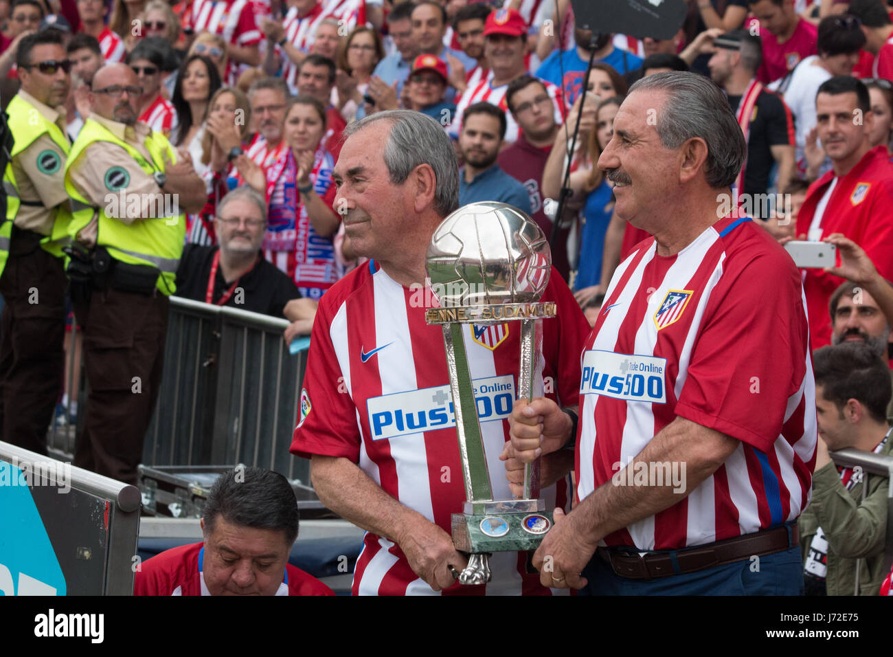Madrid, Spain. 21st May, 2017. The Intercontinental Cup (C), holds by two players who wons it in 1974. Credit: Jorge Gonzalez/Pacific Press/Alamy Live News Stock Photo