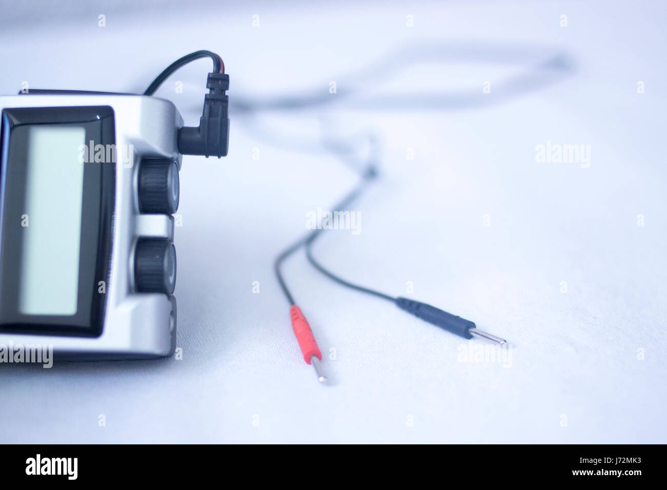 Physical therapy mecical clinic physiotherapy electrical impulse shock treatment for leg injury