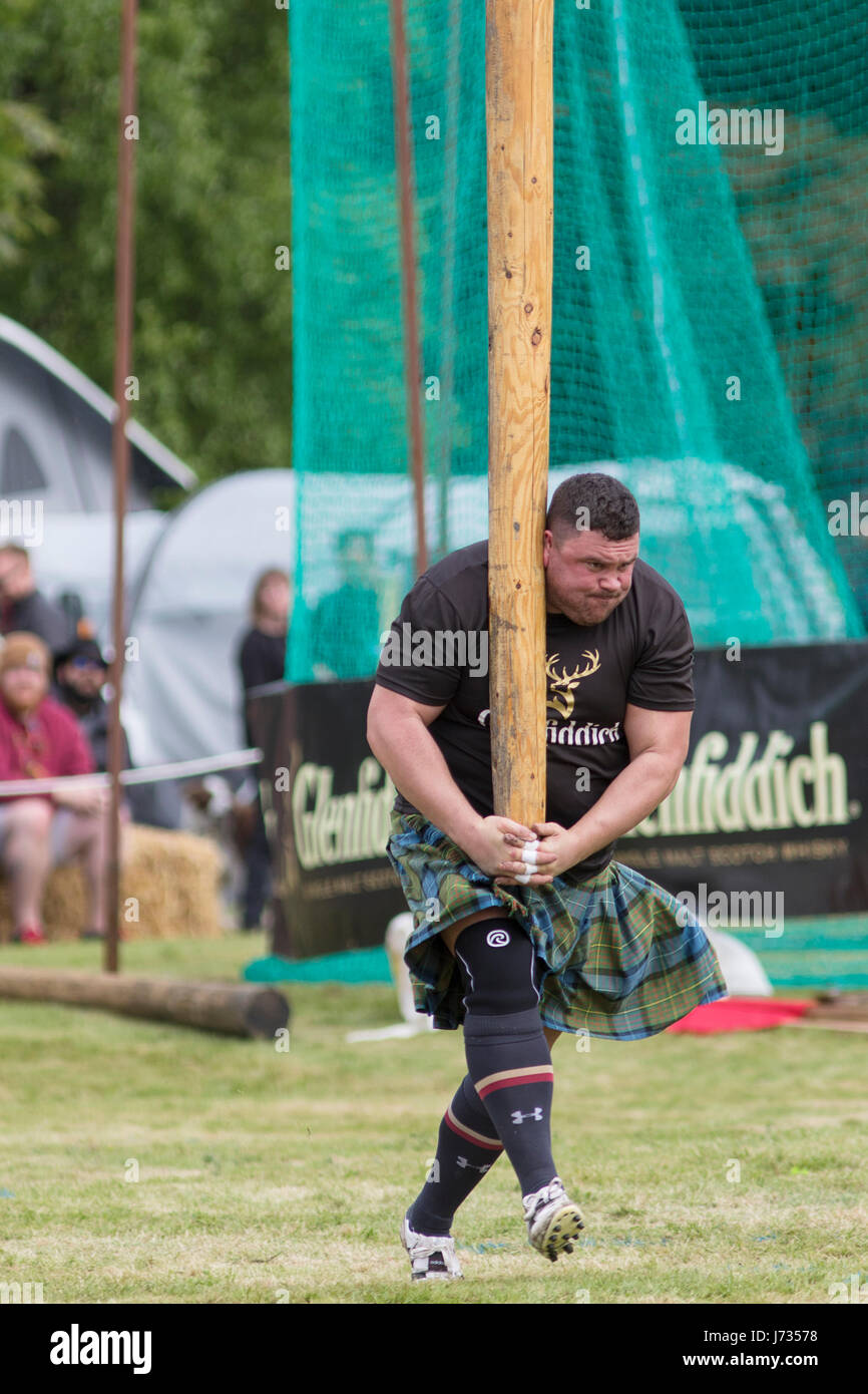 Caber toss scotland hires stock photography and images Alamy