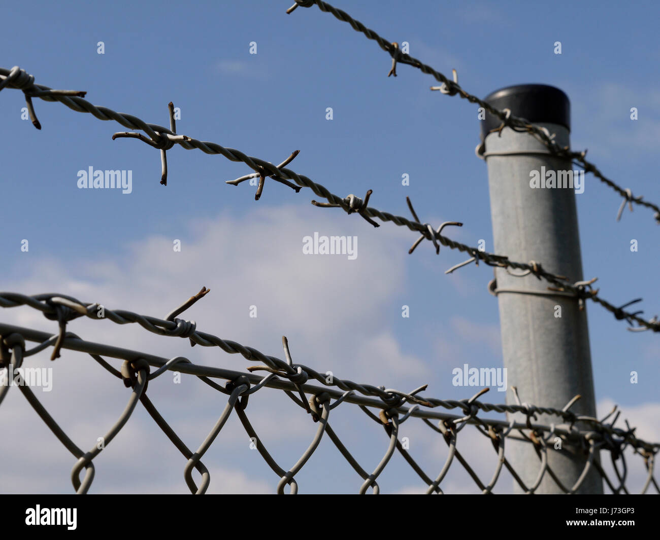 Neighbours fence hi-res stock photography and images - Alamy