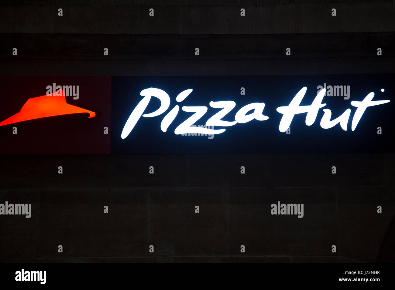 Pizza hut logo hires stock photography and images Alamy