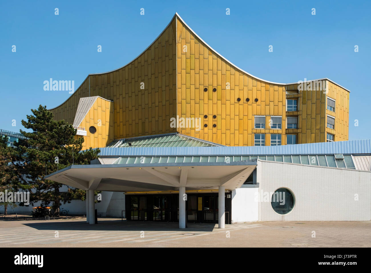Exterior view of Berlin Philharmonie concert hall, home of Berlin Philharmonic (Berliner Philharmoniker) orchestra in Berlin, Germany Stock Photo