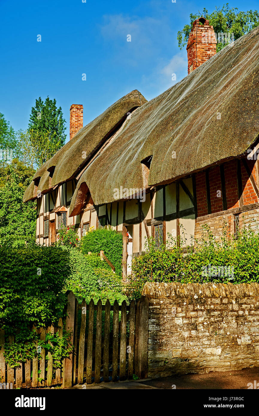 Anne Hathaway's cottage in Shottery, Stratford upon Avon, is a medieval half timbered building and home of William Shakespeare's wife. Stock Photo