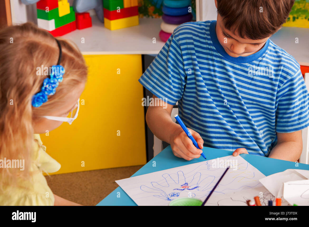Small students girl painting in art school class Stock Photo - Alamy
