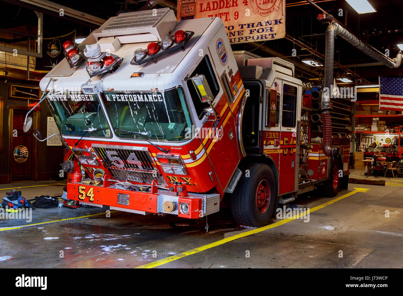 Ladder truck fdny fire department hi-res stock photography and images ...