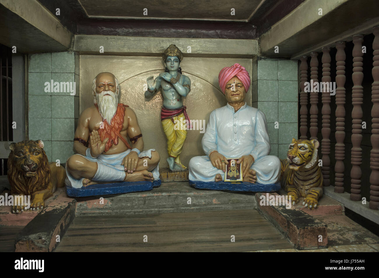 Statue of Sant Kaikadi Maharaj and Kondiram Kaka. Kaikadi Maharaj Math