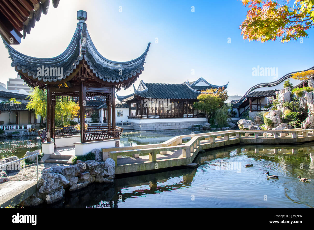 Chinese garden design hi-res stock photography and images - Alamy, image size:1300x951