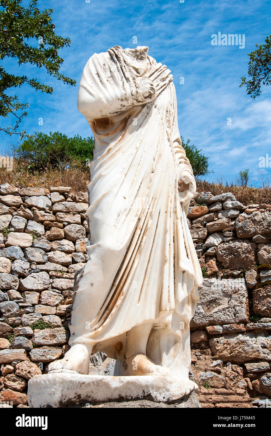 Headless Hercules statue on pedestal, Ephesus, Turkey Stock Photo
