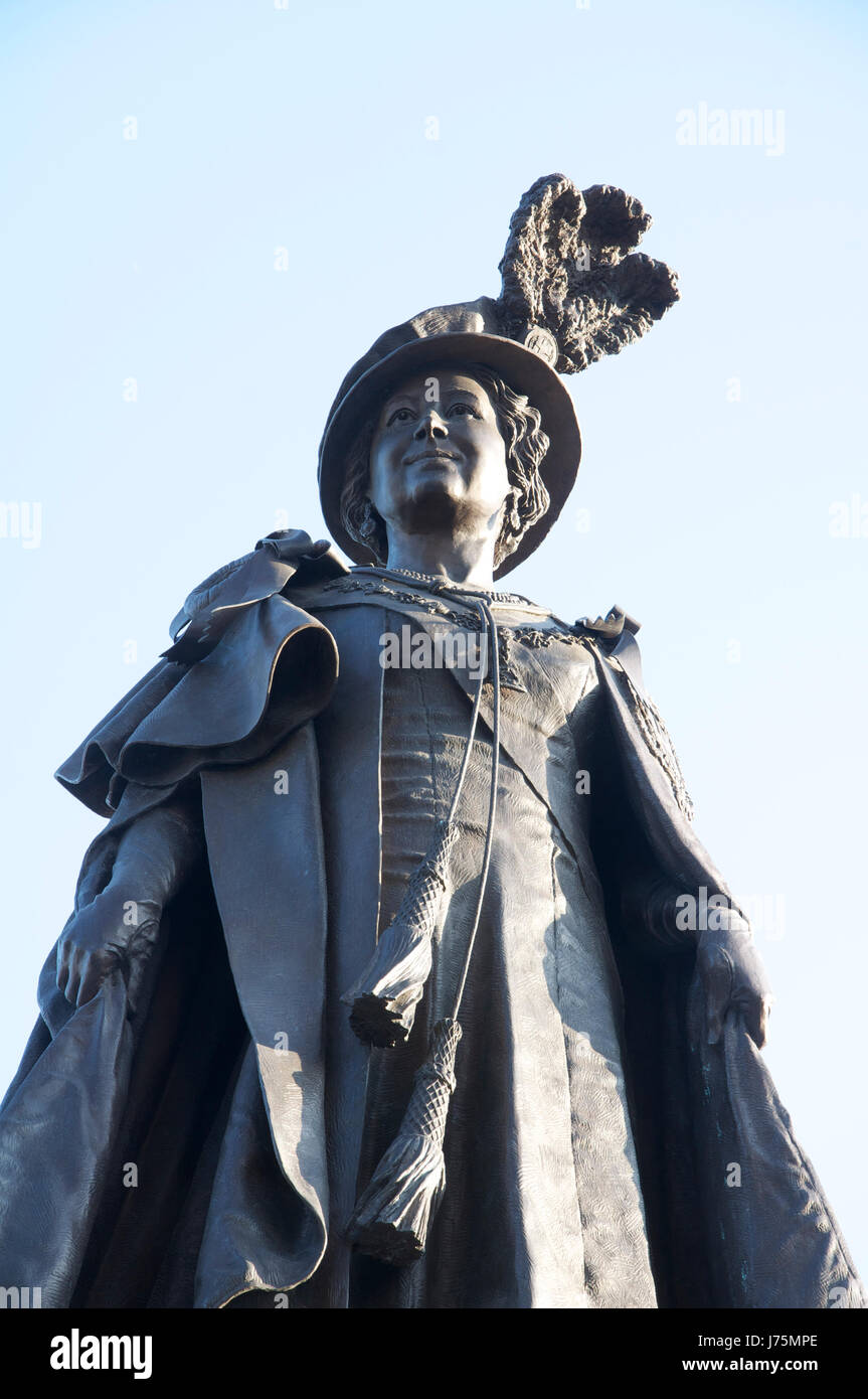 A bronze statue of Elizabeth the Queen mother by sculptor Philip Jackson was unveiled on 27th October 2016 in Poundbury, Dorchester, Dorset, England. Stock Photo