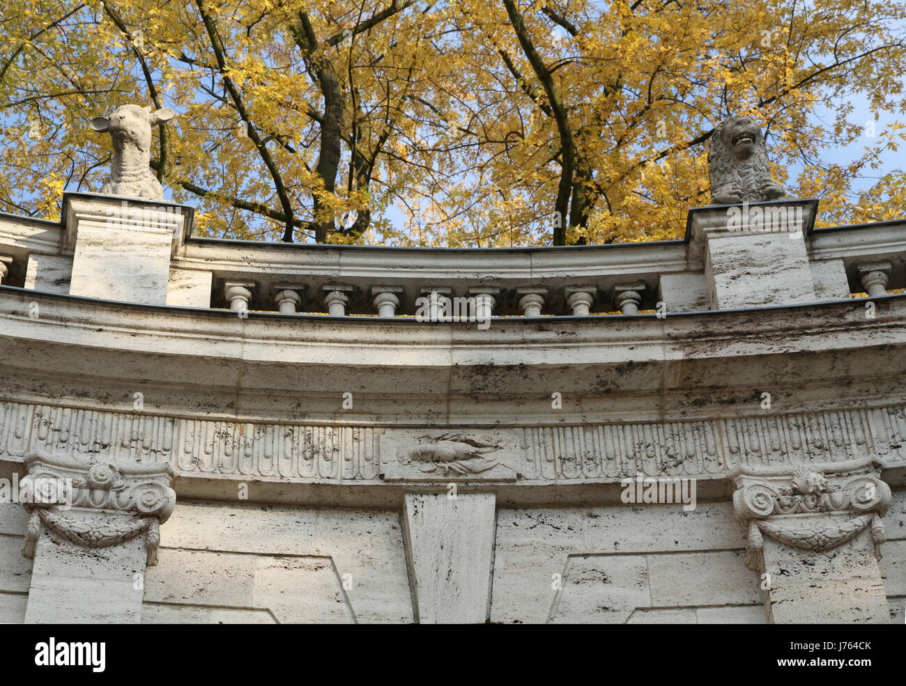 monument park sculpture berlin fountain fall autumn monument park ...