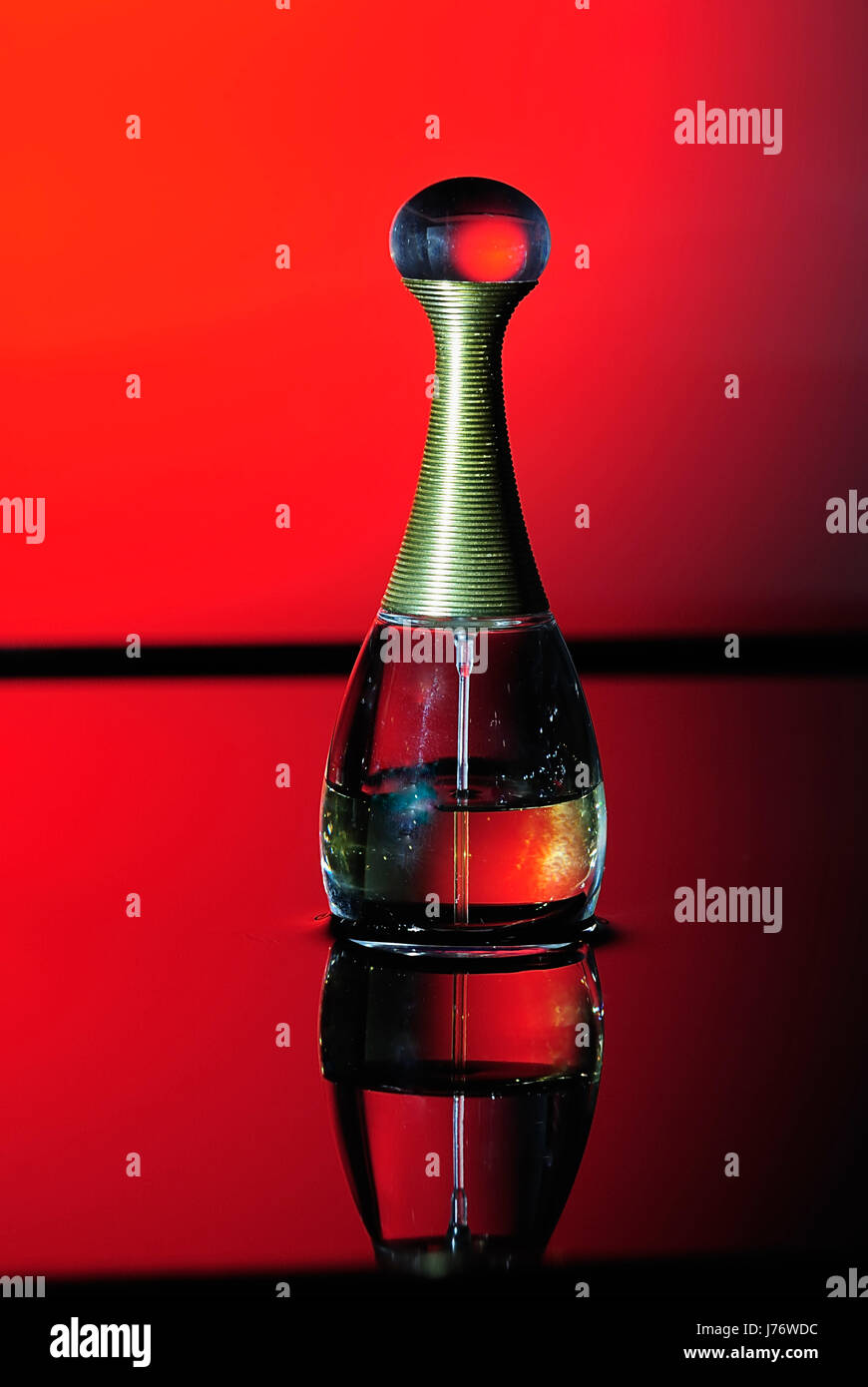 scent perfume smell small bottle flavour shine shines bright lucent