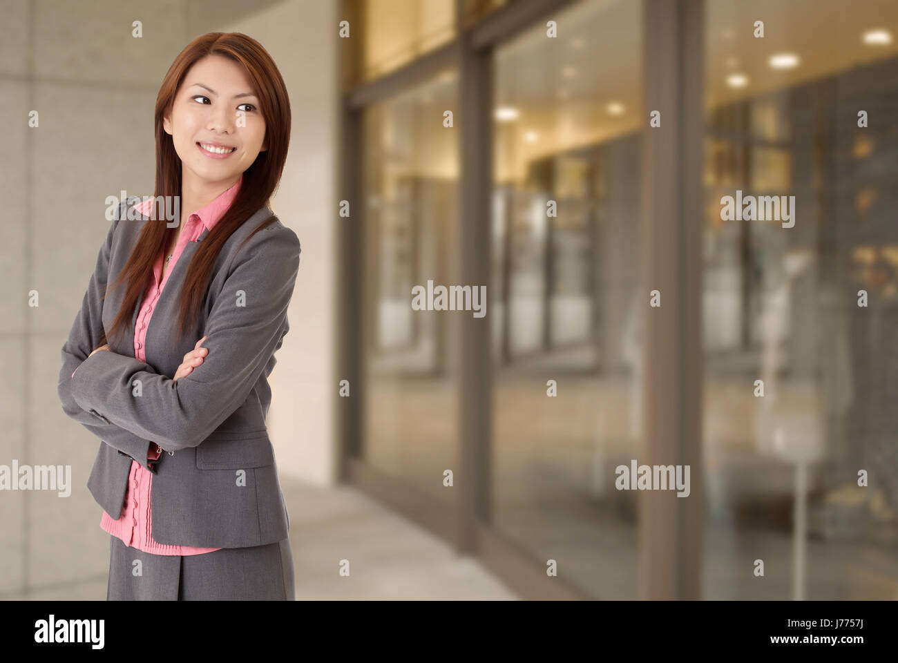 Black woman outside office hi-res stock photography and images - Alamy