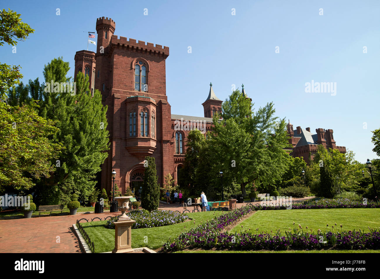 File:Smithsonian Building NR.jpg - Wikimedia Commons