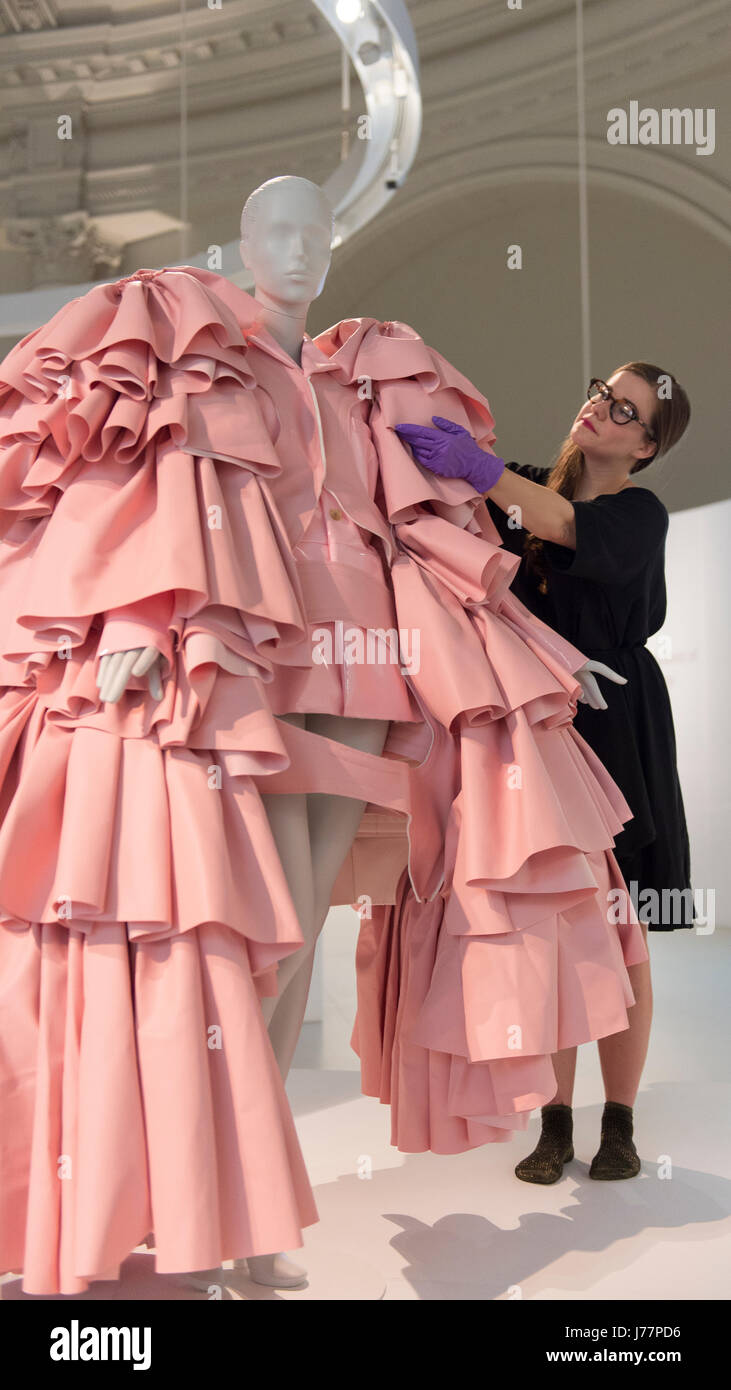 v&a balenciaga shaping fashion