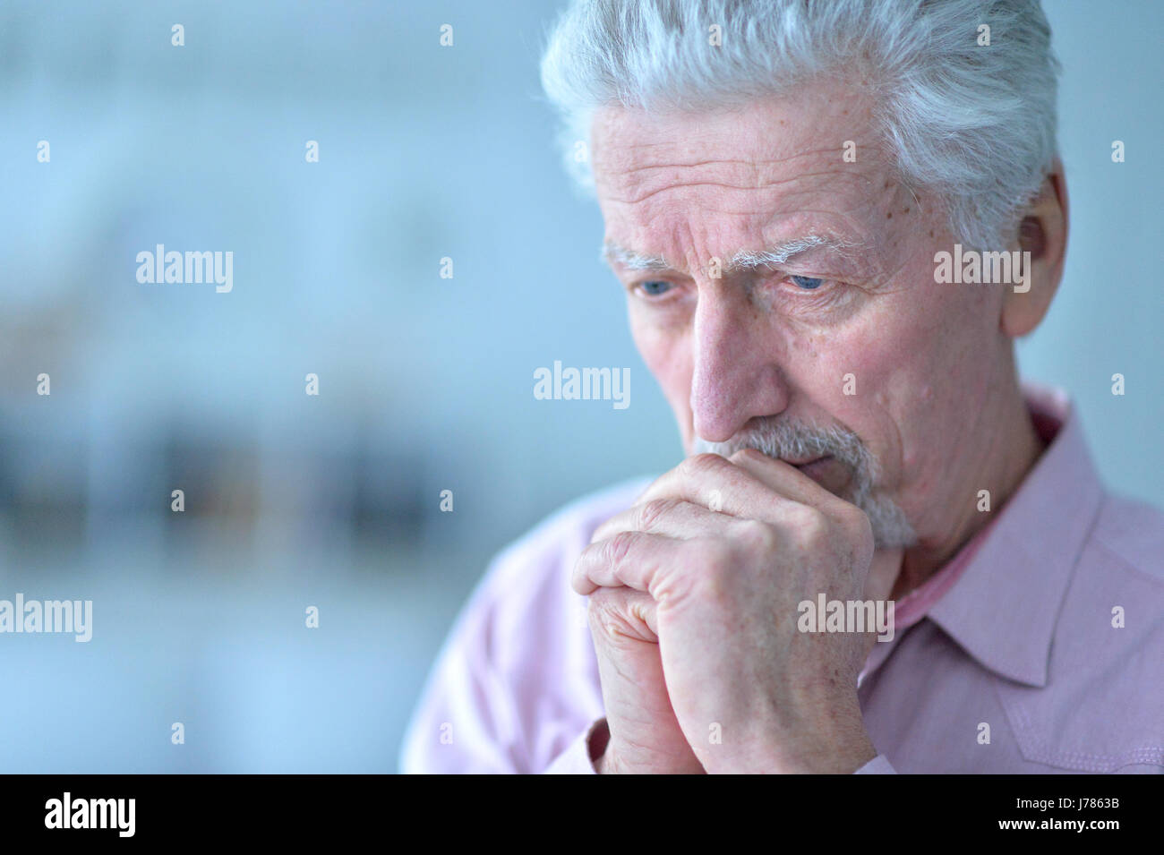 Sad elderly man hi-res stock photography and images - Alamy