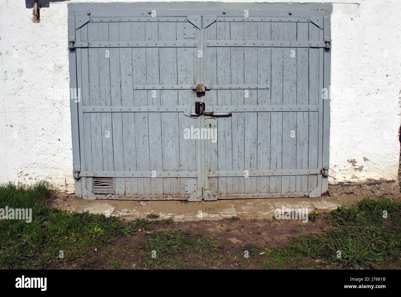 Old style garage hires stock photography and images Alamy