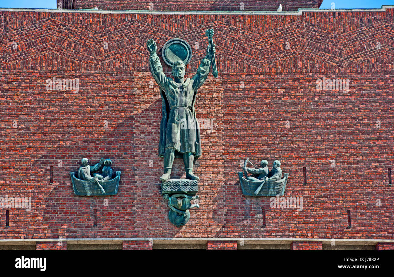 City hall statues oslo hi-res stock photography and images - Alamy