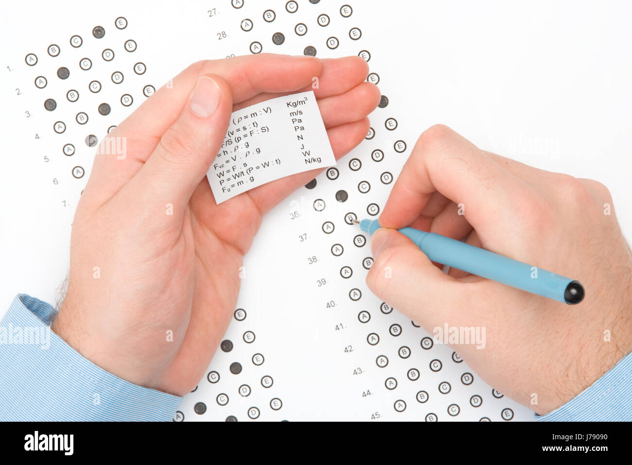 шпаргалки. как сделать шпаргалку. лист с карандашом заполнение. шпаргалка. шпаргалка на руке.