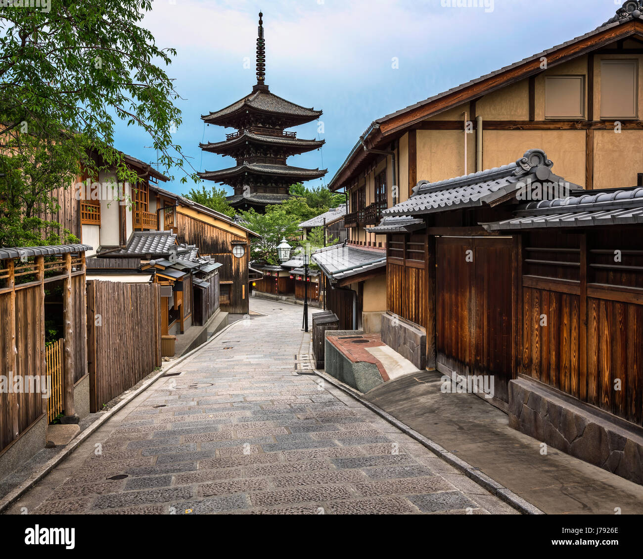 Yasaka Pagoda and Sannen Zaka Street in the Morning, Kyoto, Japan Stock ...