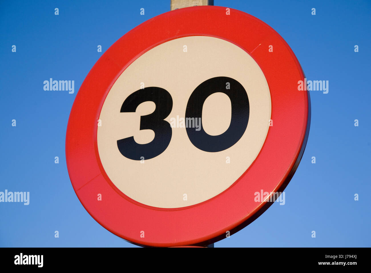 sign signal limit thirty number urban security safety speed velocity