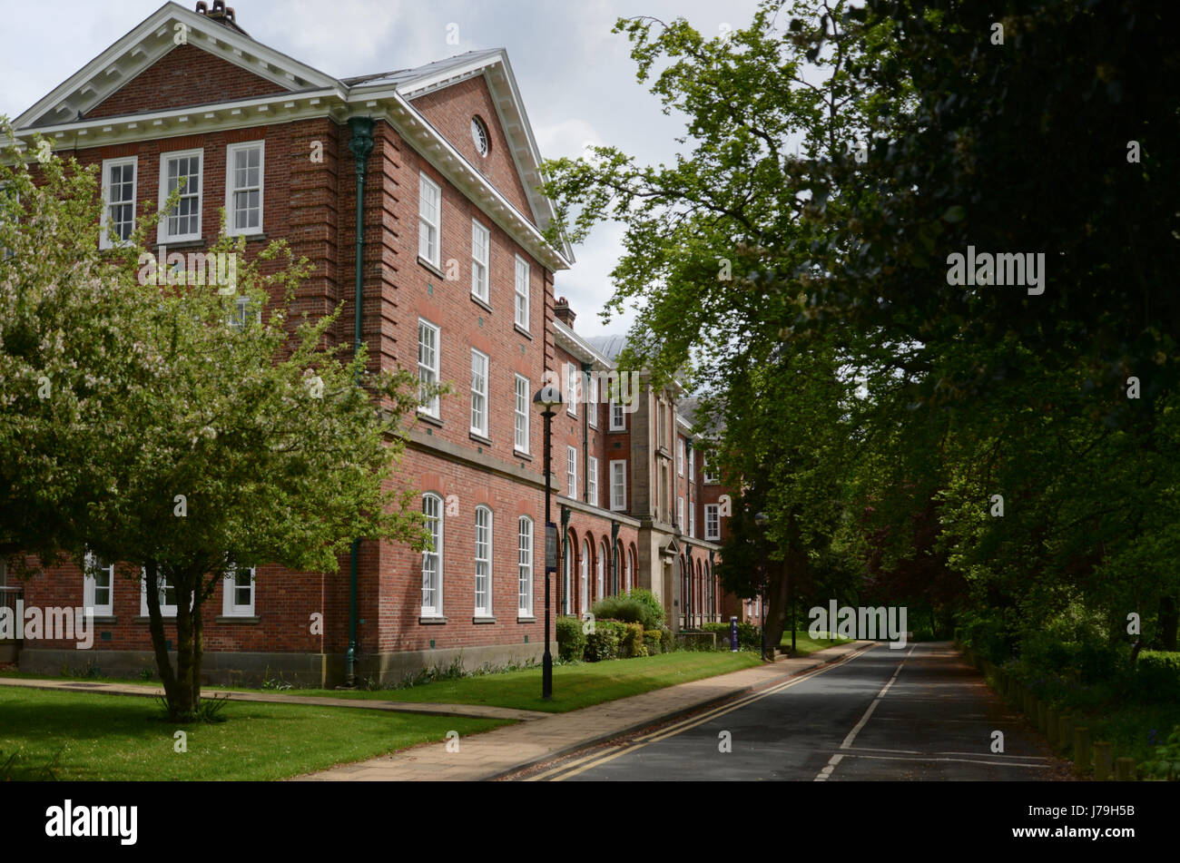 Leeds university coat of arms hi-res stock photography and images - Alamy