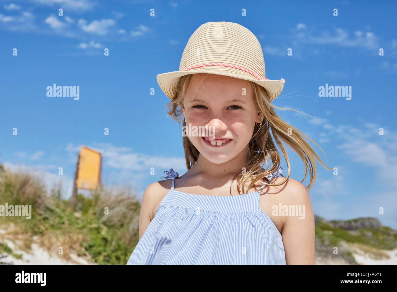 Girl wearing a straw hat hi-res stock photography and images - Alamy