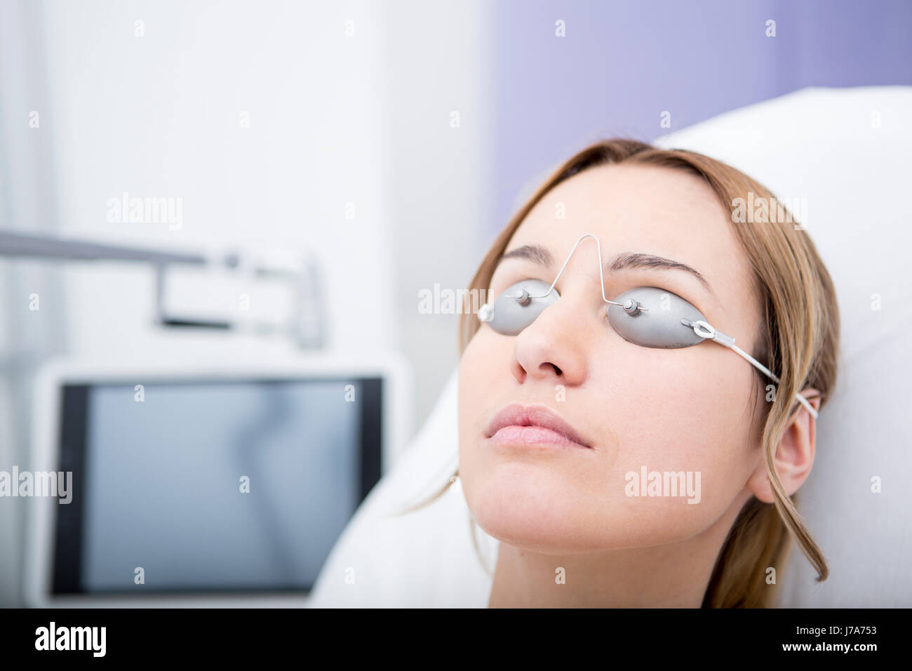 Woman Wearing Glasses Resting Head Hi res Stock Photography And Images woman-wearing-glasses-resting-head-hi-res-stock-photography-and-images
