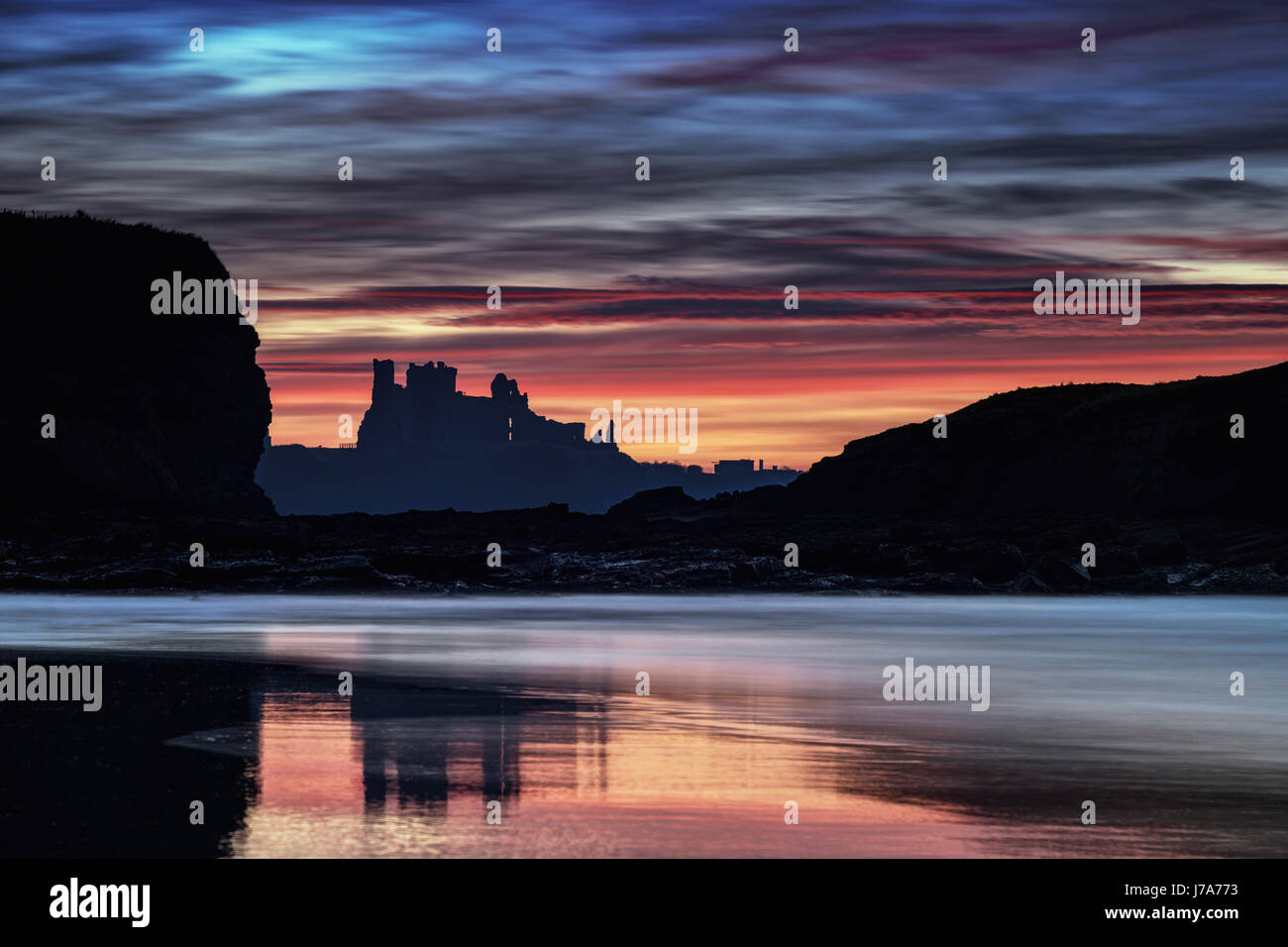 Tantallon Castle at sunset from Seacliff beach, East Lothian, Scotland, UK. Stock Photo