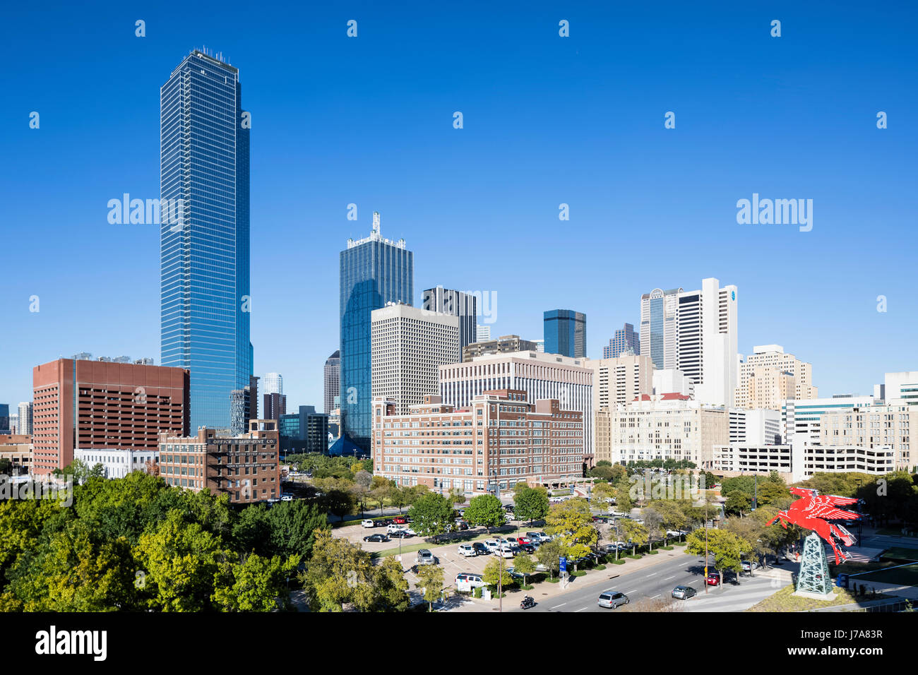 Dallas skyline hi-res stock photography and images - Alamy