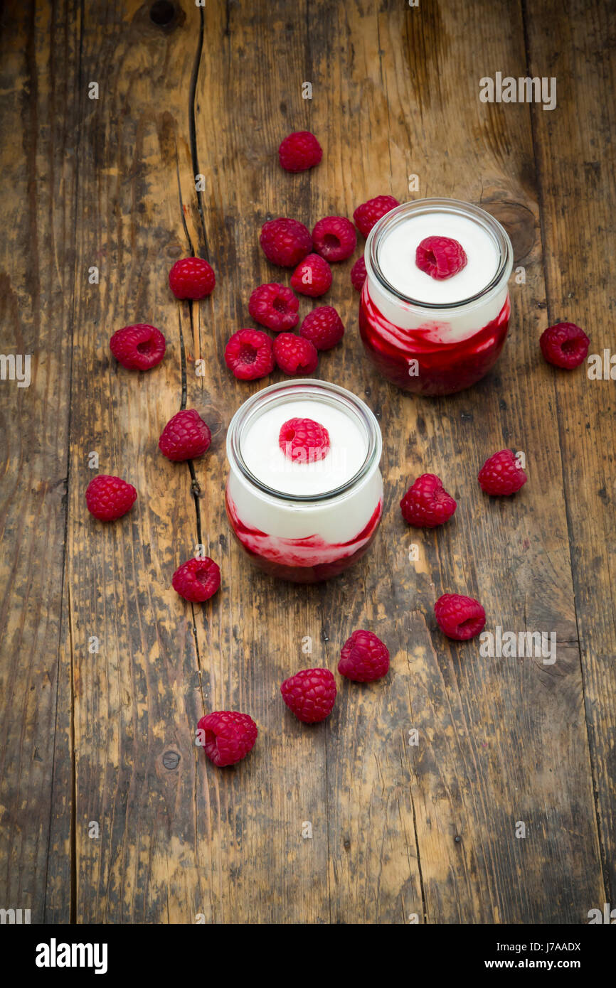 Two glasses dark red hi-res stock photography and images - Alamy