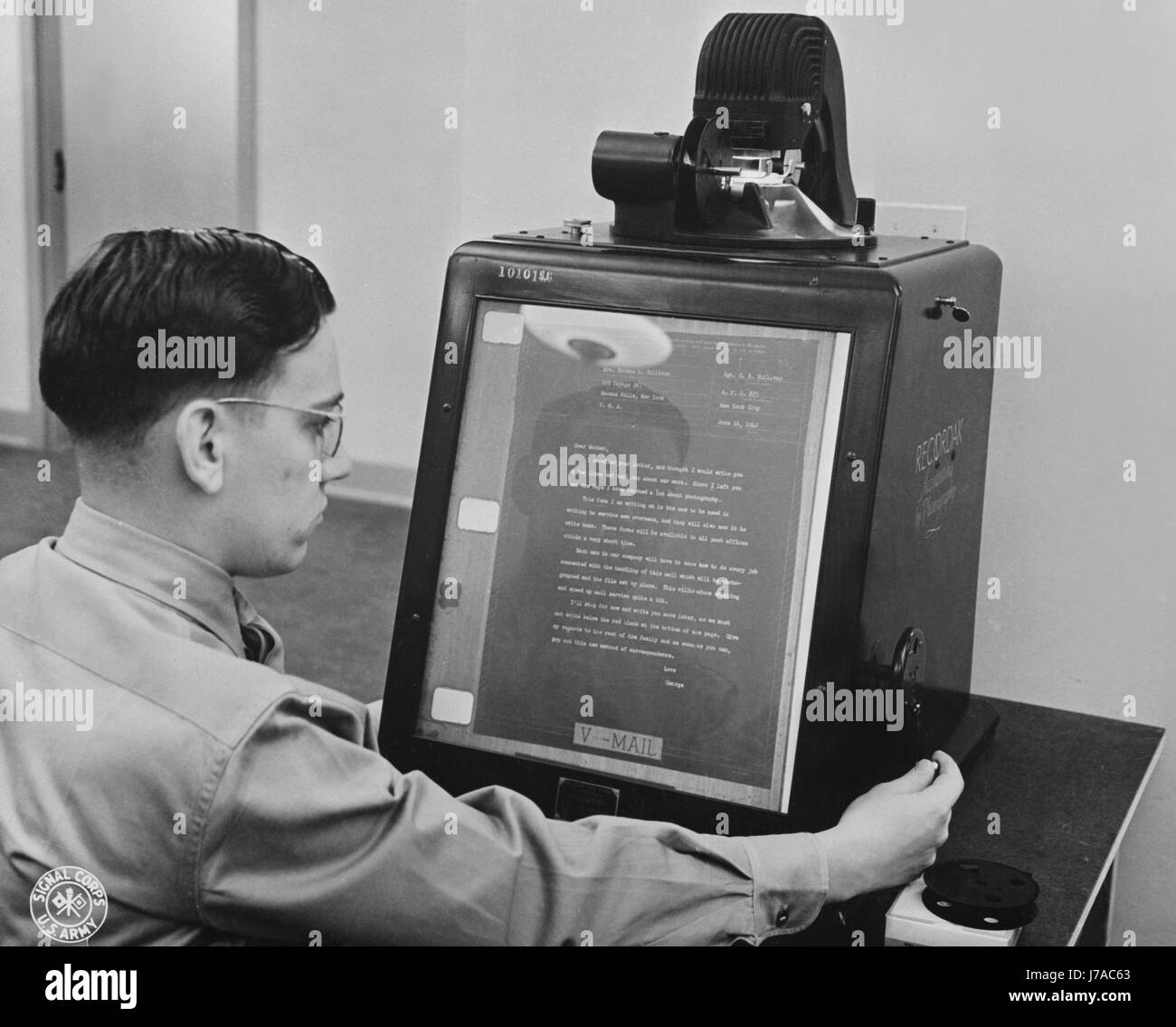 V-mail is inspected for flaws on an enlarging reader at the Pentagon, Washington, D.C., 1943. Stock Photo
