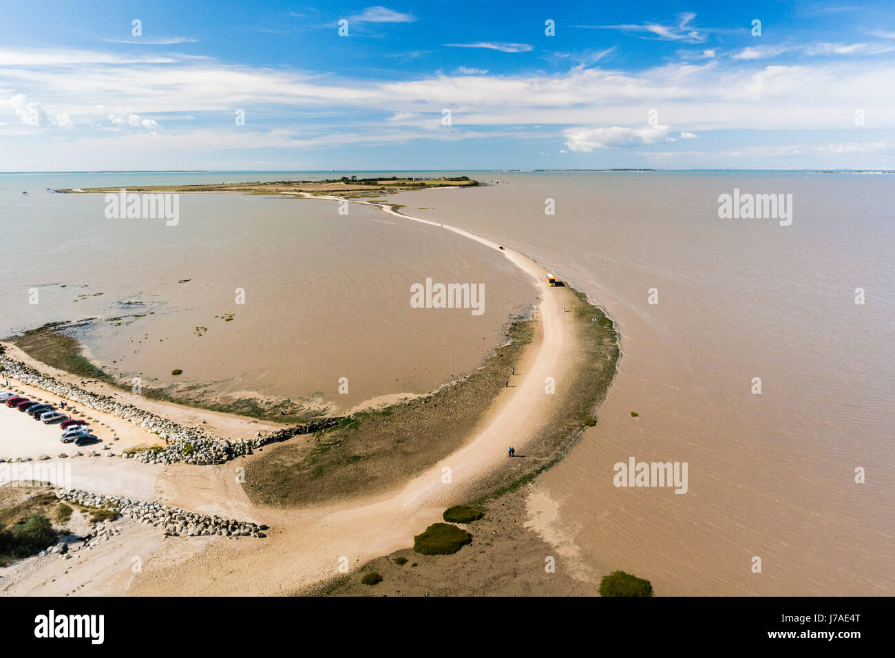 France, Charente Maritime, Port des Barques, Madame island and the Passe aux Boeufs, submersible road (aerial view) Stock Photo