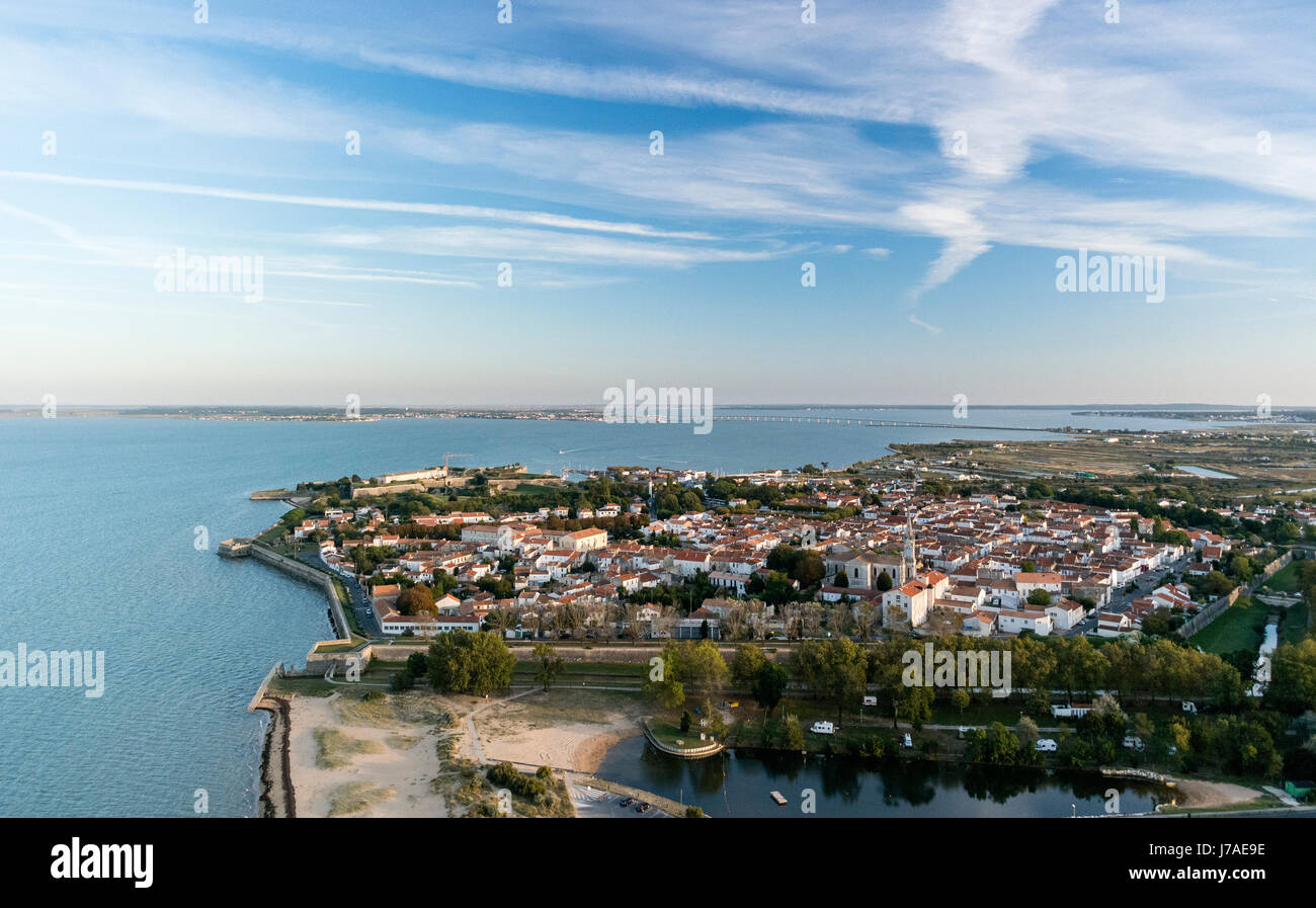 France, Charente Maritime, Oleron island, Chateau d'Oleron, Ctadelle and the bridge far (aerial view) Stock Photo