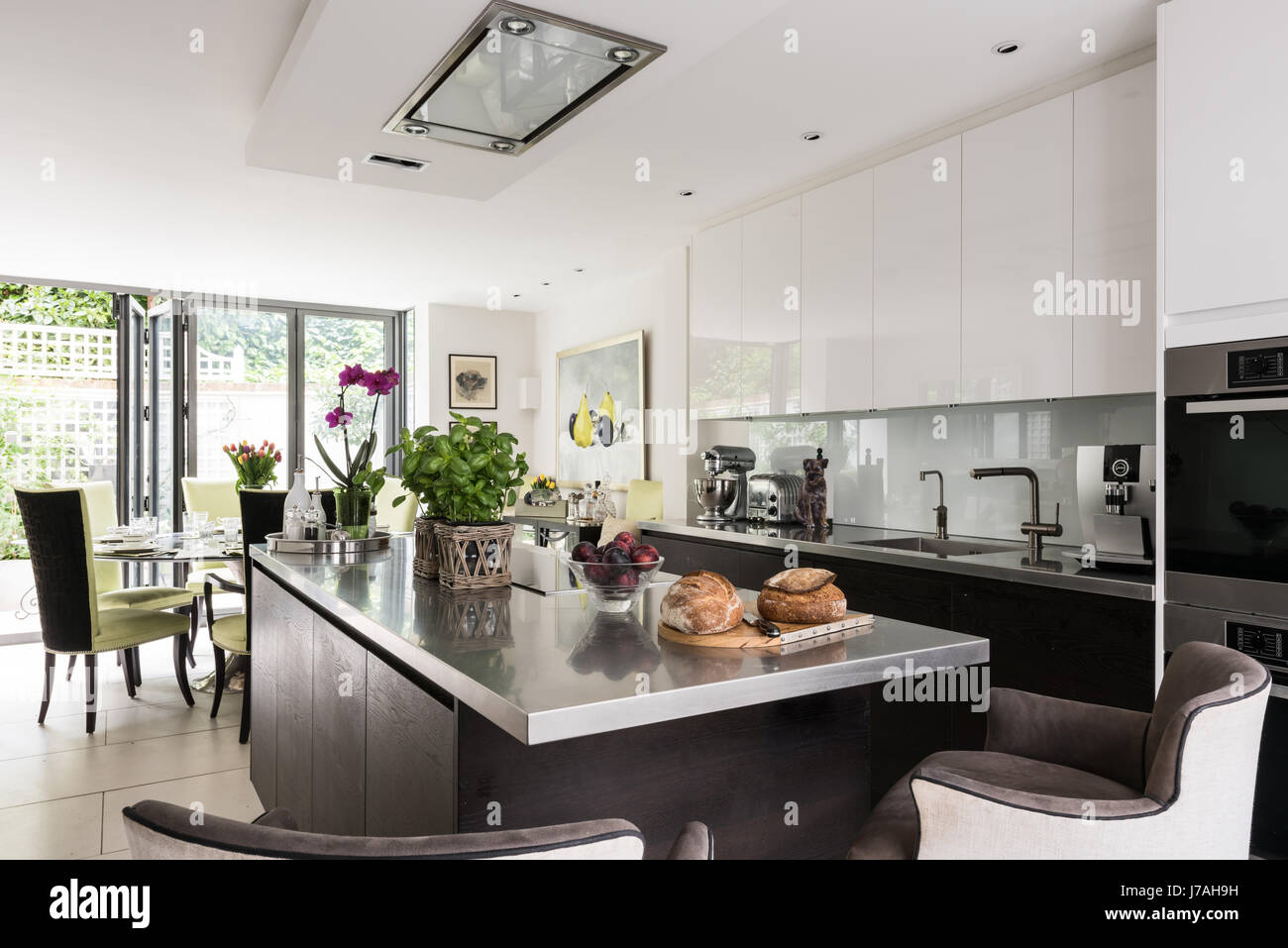 Bespoke fitted open plan kitchen in London terrace Stock Photo - Alamy