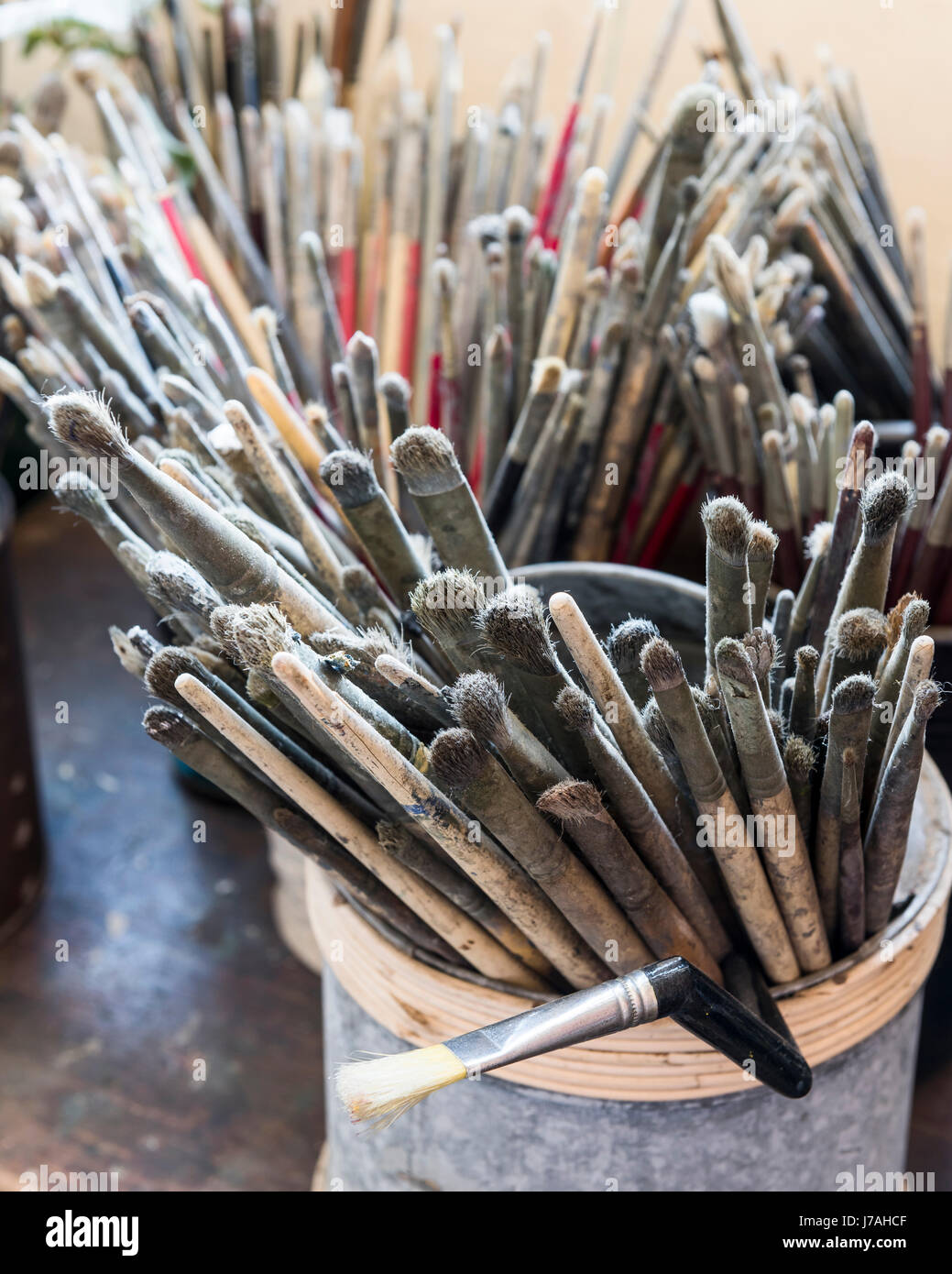 Old fashioned paint brushes hi-res stock photography and images - Alamy