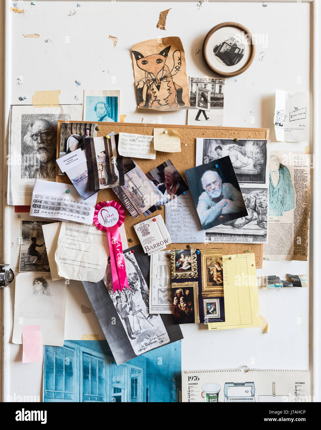 Postcards and notes stuck to a pinboard in bohemian studio Stock Photo