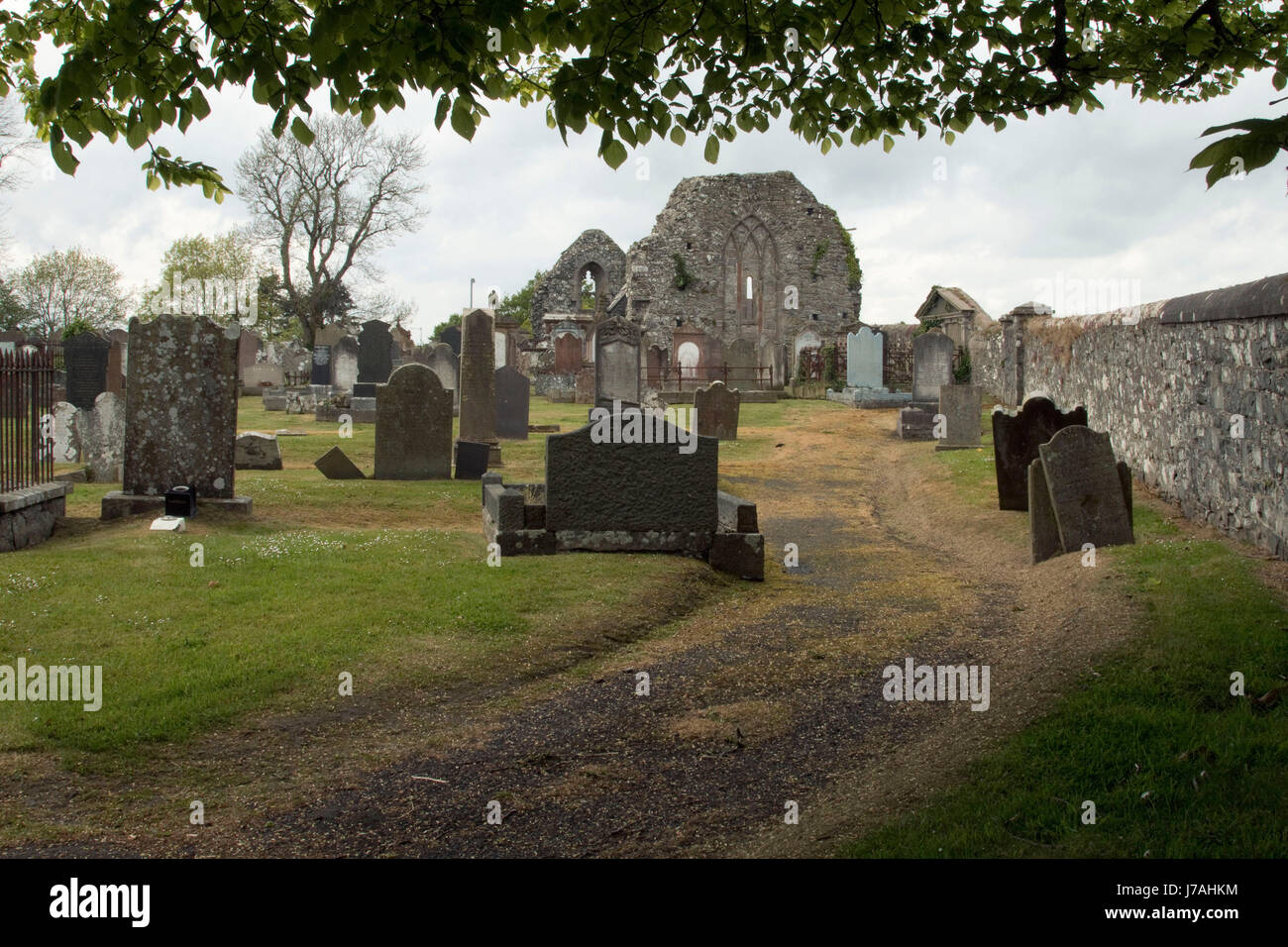 Old graveyard and ruins hires stock photography and images Alamy