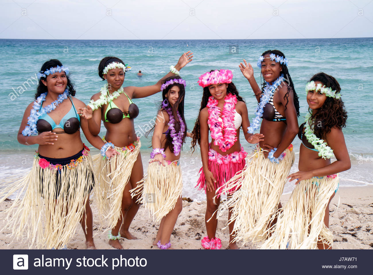 Teens Photo of party beach black on