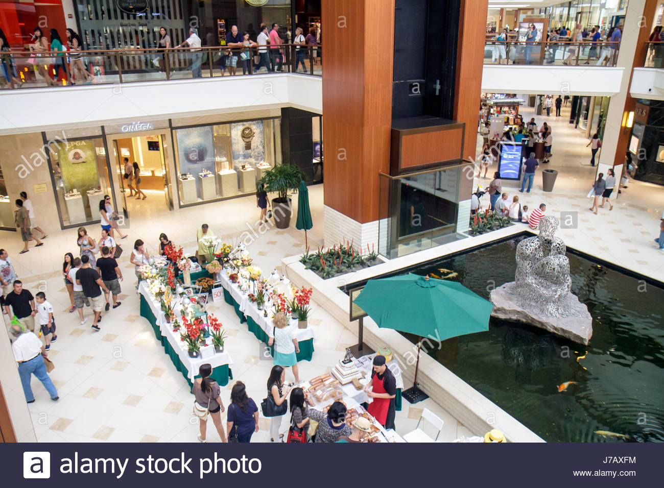 Enclosed Shopping Mall Stock Photos & Enclosed Shopping Mall Stock