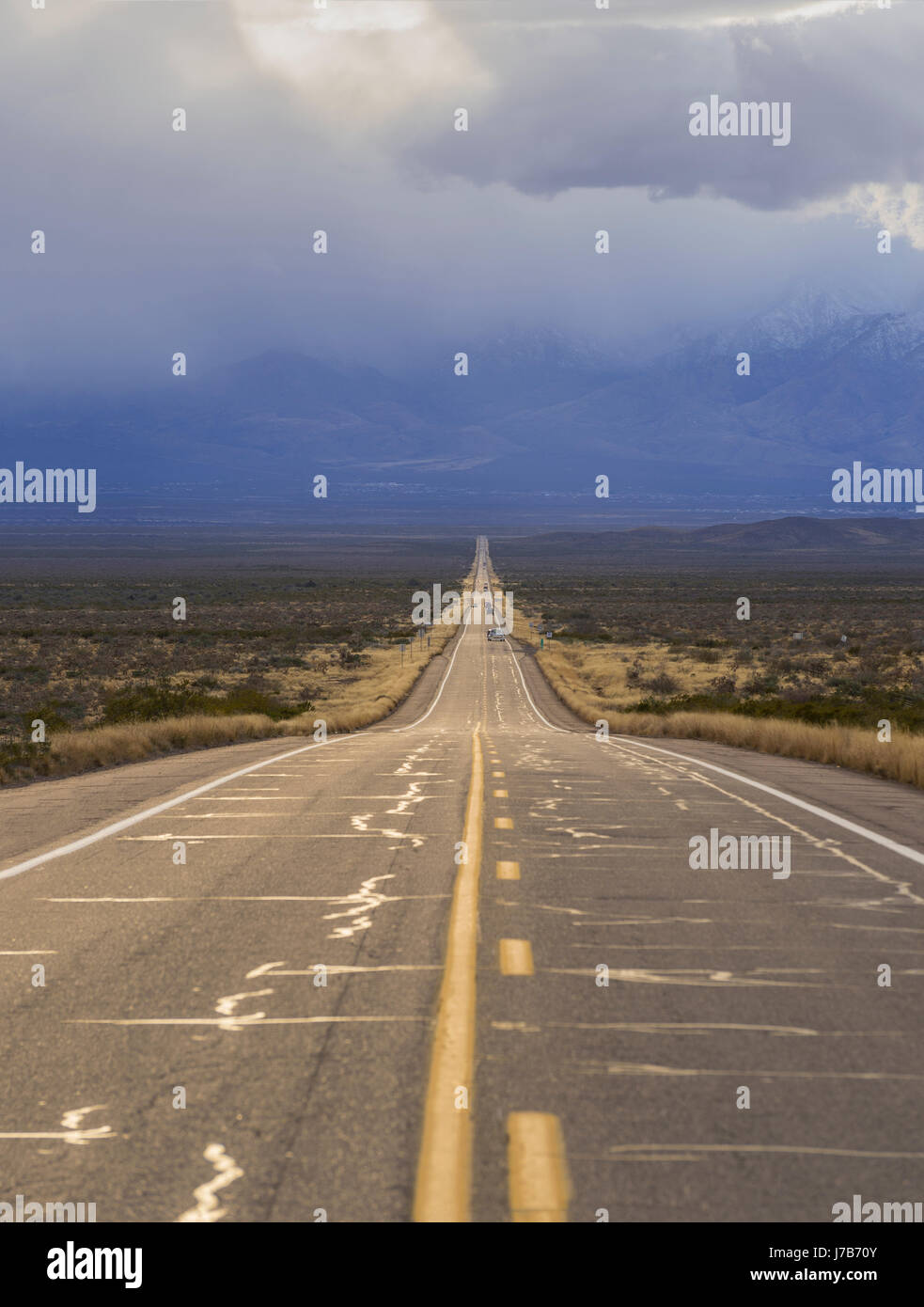 Long Desert Highway, Arizona USA Stock Photo