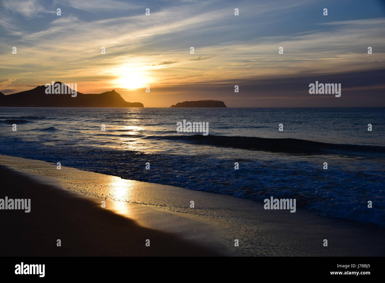 Sunrise over the Atlantic Ocean from Porto Santo beach Stock Photo - Alamy