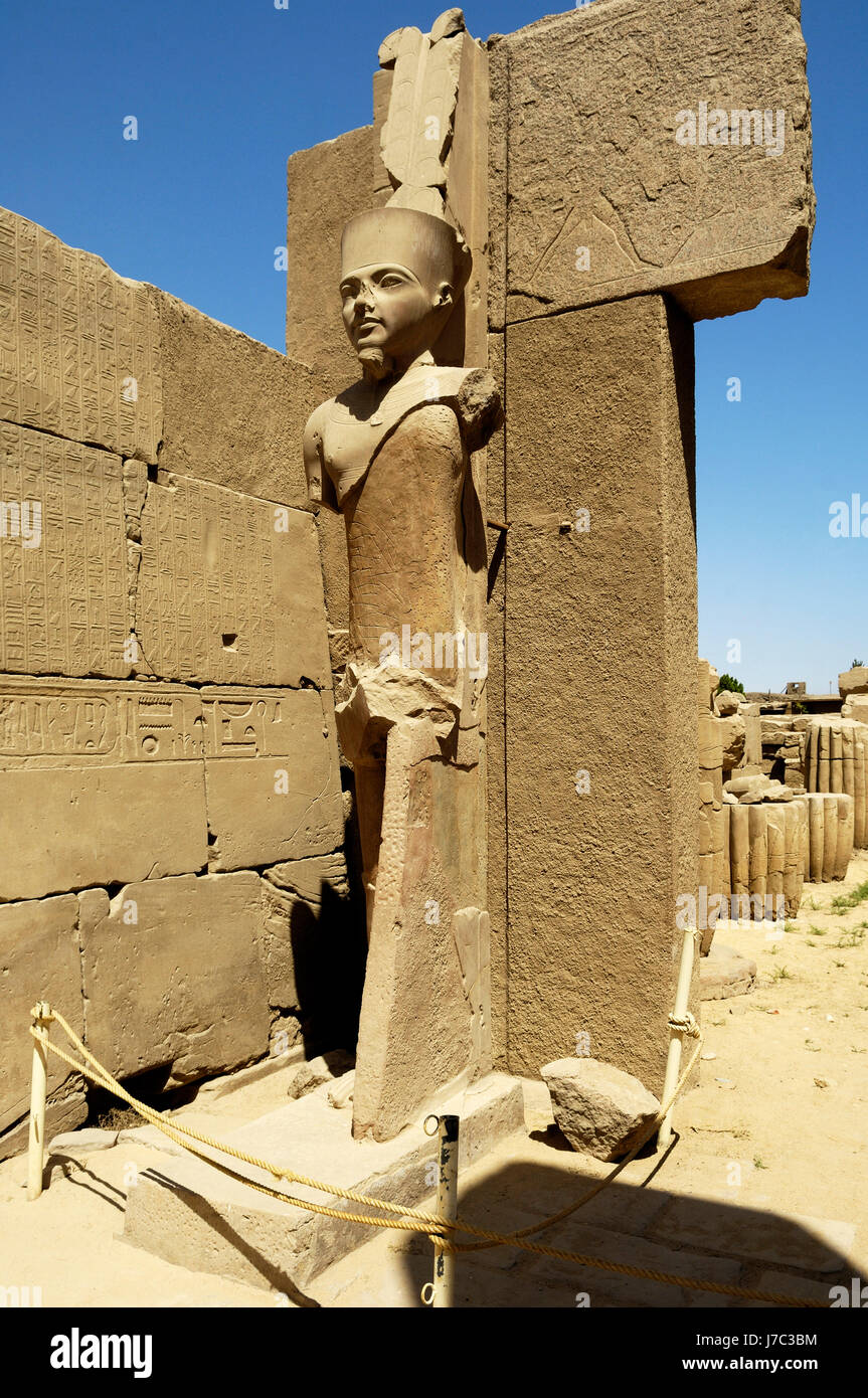 statue amon luxor tempel gypten stein hieroglyphen gott statue amon luxor Stock Photo