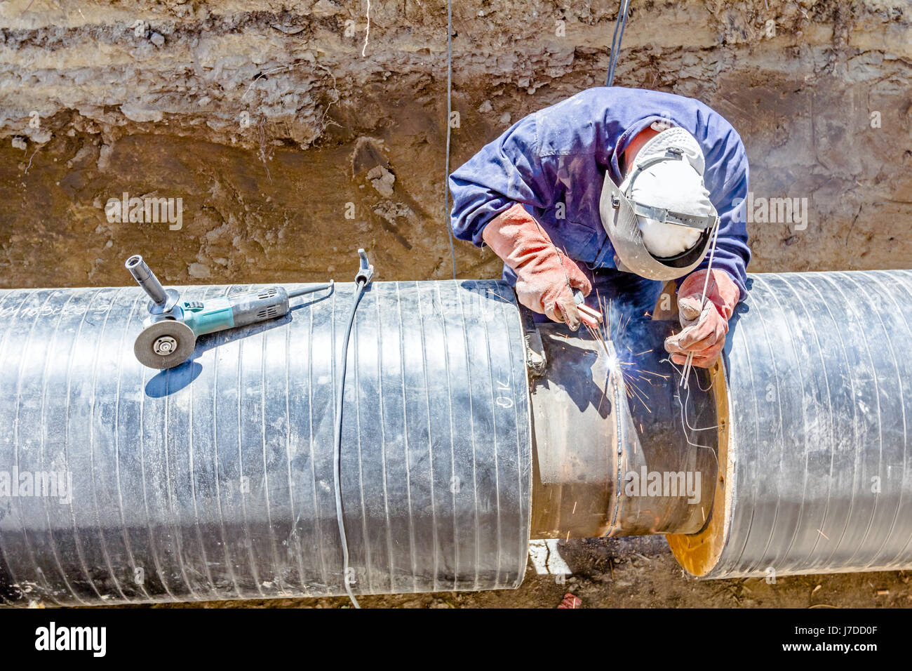 Pipeline welder hires stock photography and images Alamy