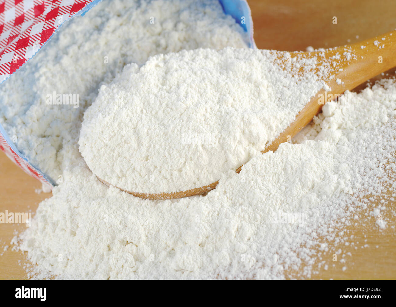 Универсальная мука. Ребенок в муке. Гора муки. Что похоже на муку. Мука.