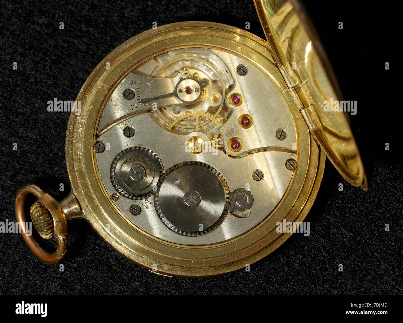Hand wound movement deals