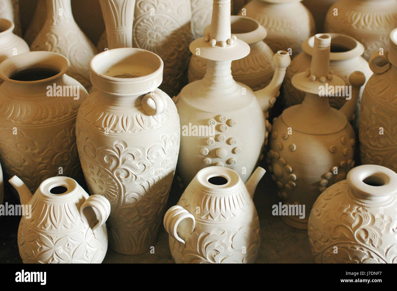 Earthenware clay pottery raw hi-res stock photography and images