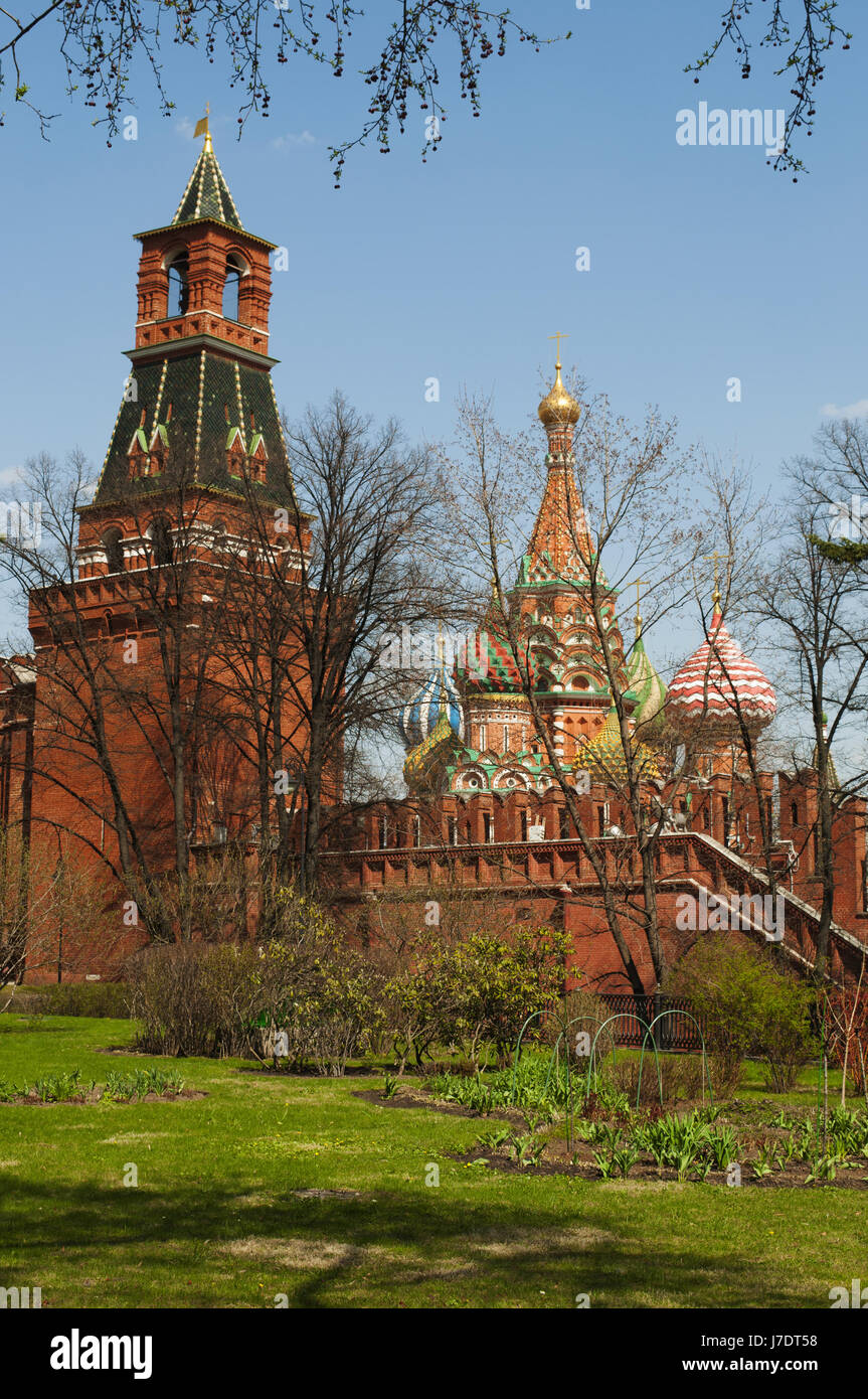 Moscow Kremlin, Russia: the Nabatnaya Tower (Alarm Bell Tower) and Saint Basil's Cathedral, the world famous orthodox church in the Red Square Stock Photo