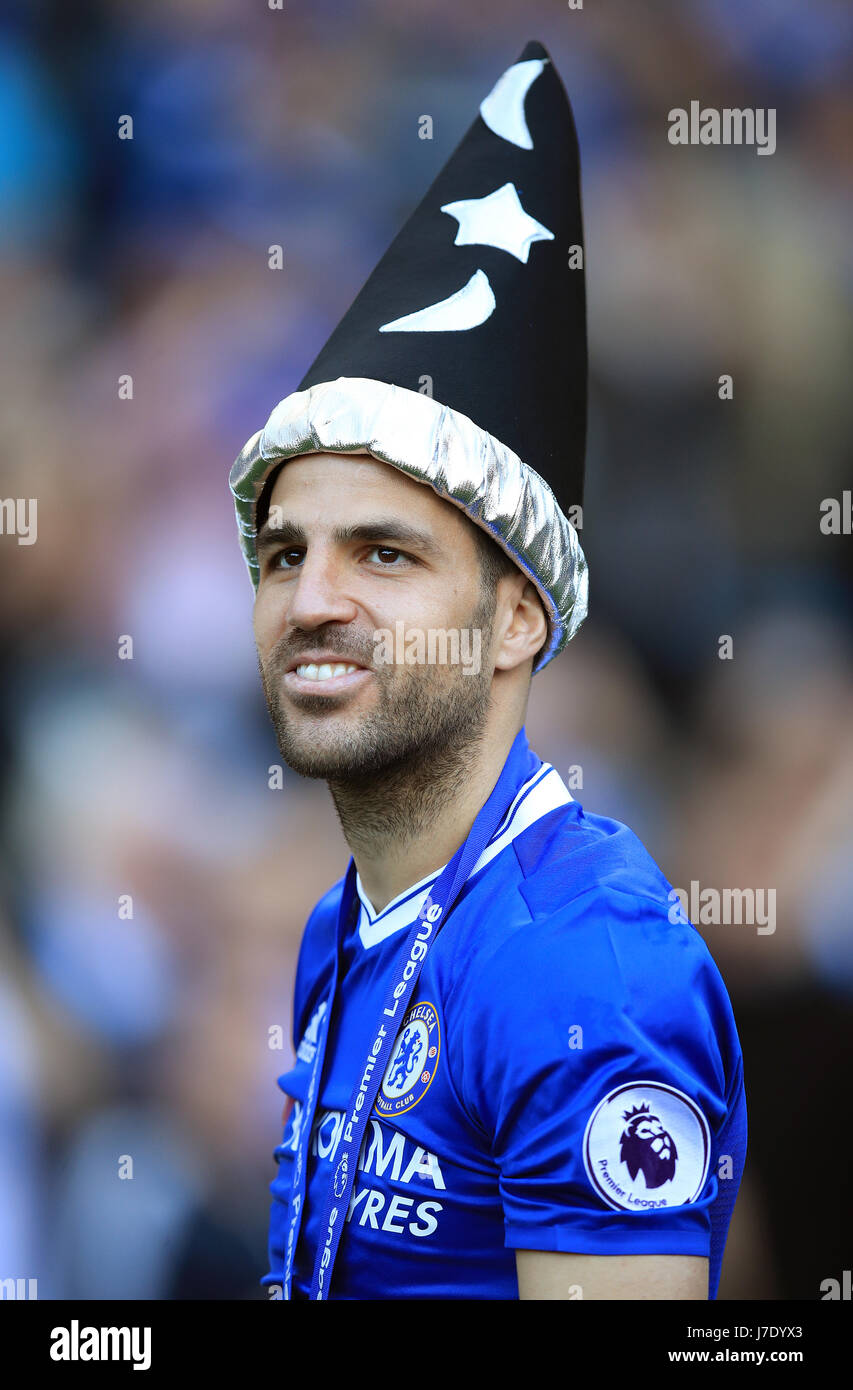 Chelsea's Cesc Fabregas celebrates in a wizard's hat after the game Stock  Photo - Alamy