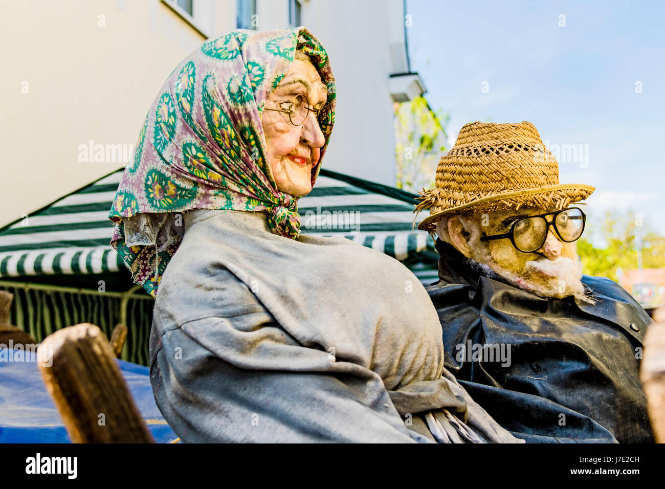 Sehr altes Paar - puppen; very old couple - dolls Stock Photo