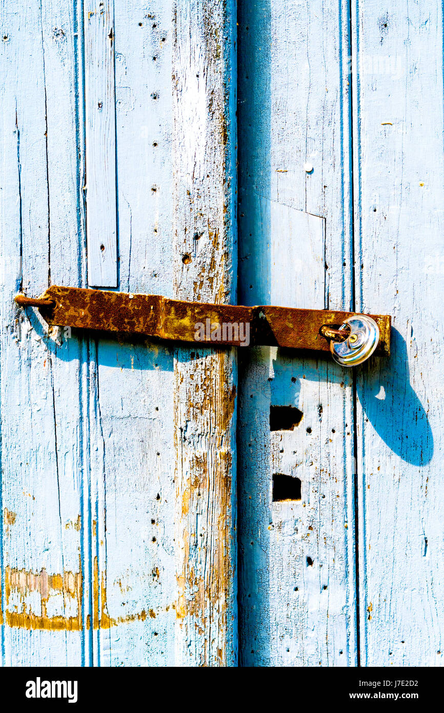 Tür mit rostigem riegel; old door with rusty bolt Stock Photo